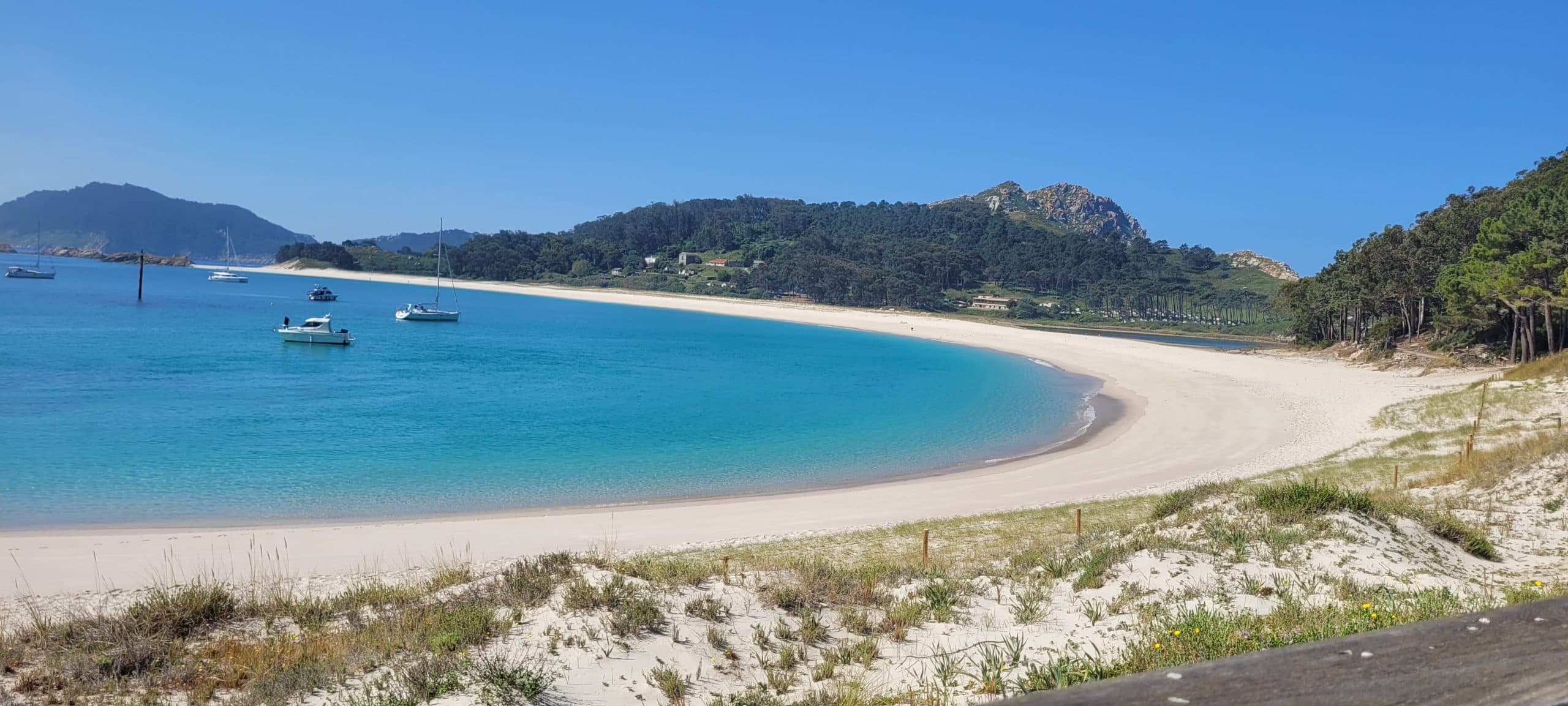 Playa de Rodas en las Islas Cíes, arena blanca y aguas turquesas del Parque Nacional de las Islas Atlánticas